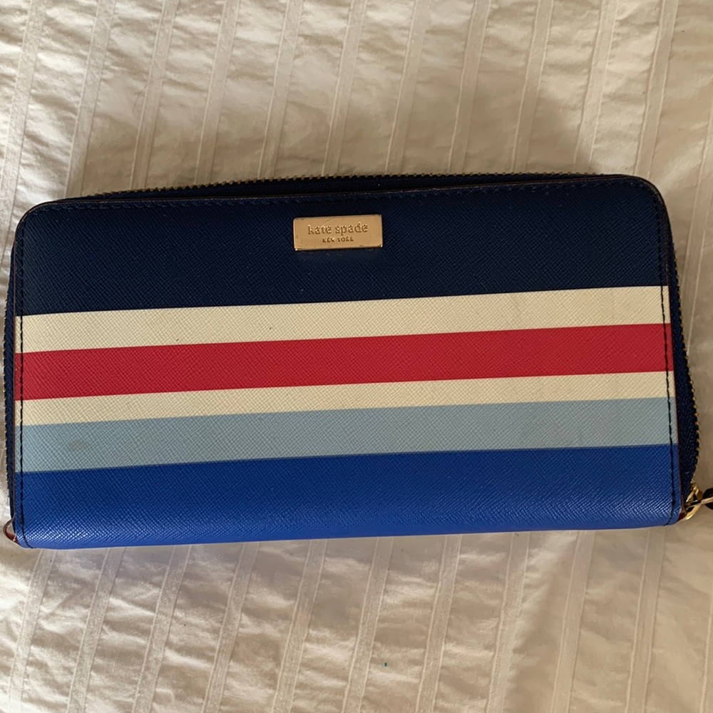 Kate Spade Zip around wallet